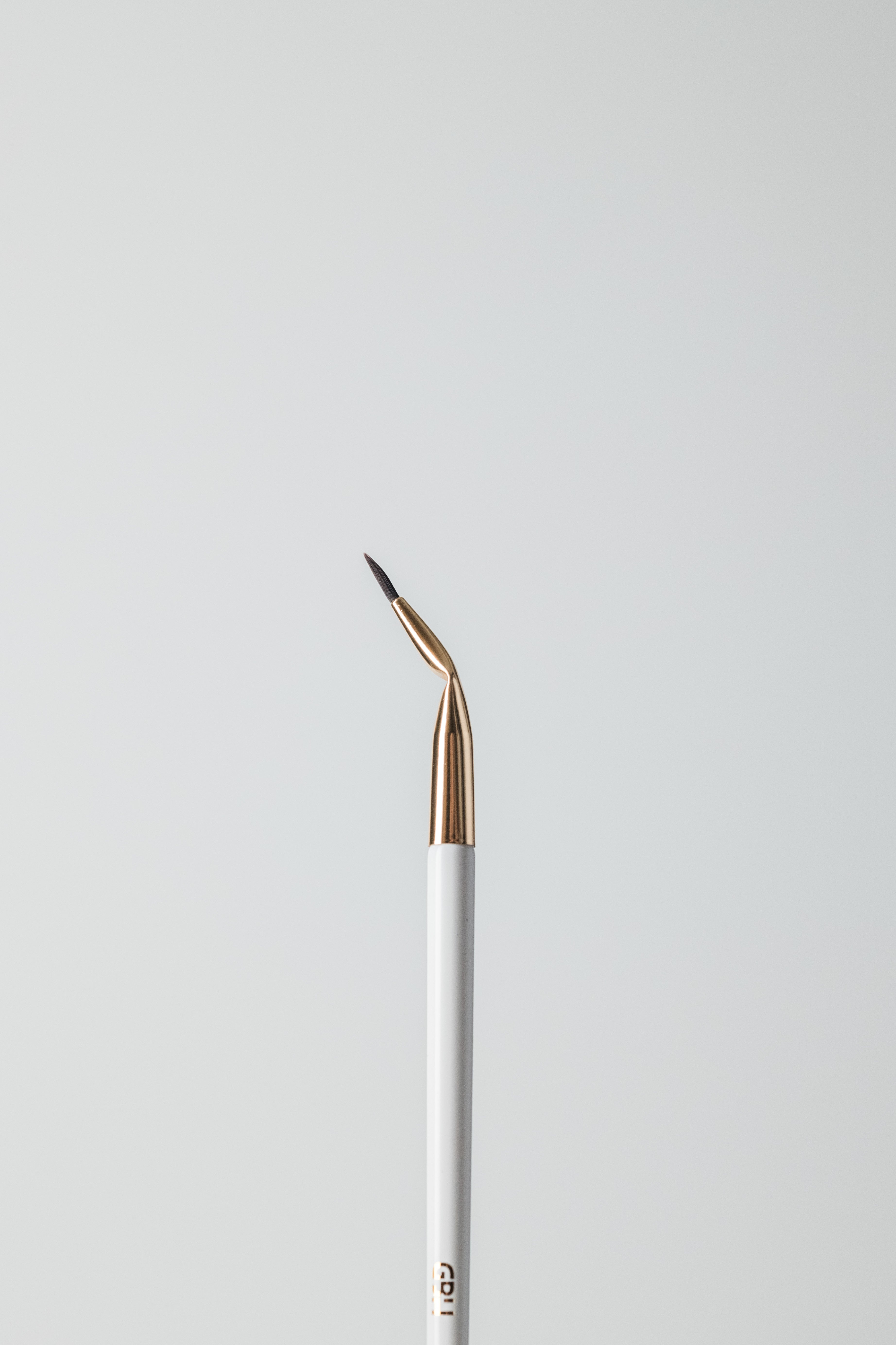 Graphic Liner Brush (E12)